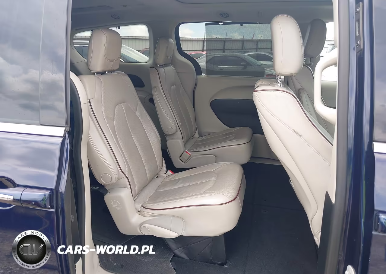 2018 Chrysler Pacifica Limited VIN:2C4RC1GG5JR234519 - 8