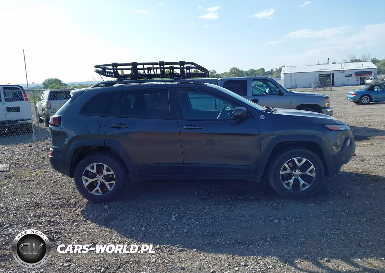 2015 Jeep Cherokee Trailhawk VIN:1C4PJMBS8FW735607 - 13