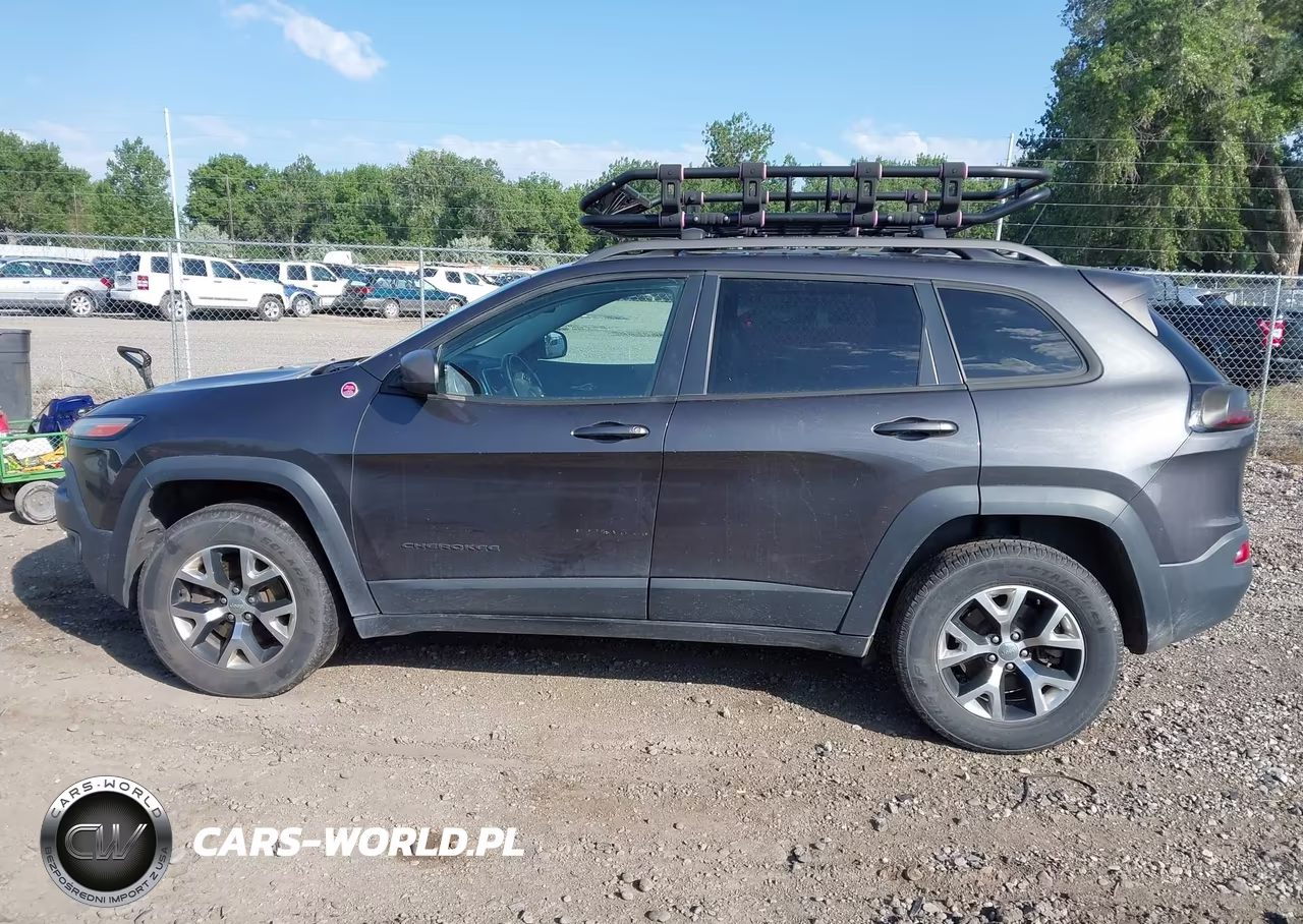 2015 Jeep Cherokee Trailhawk VIN:1C4PJMBS8FW735607 - 14