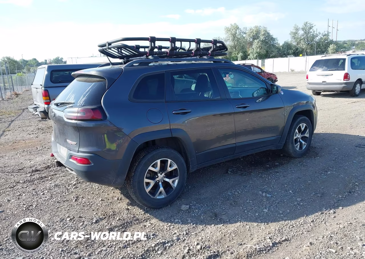 2015 Jeep Cherokee Trailhawk VIN:1C4PJMBS8FW735607 - 4