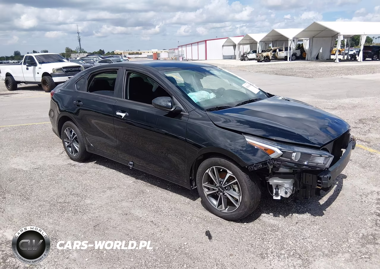 2024 Kia Forte Lxs – zdjęcie 1 z 16