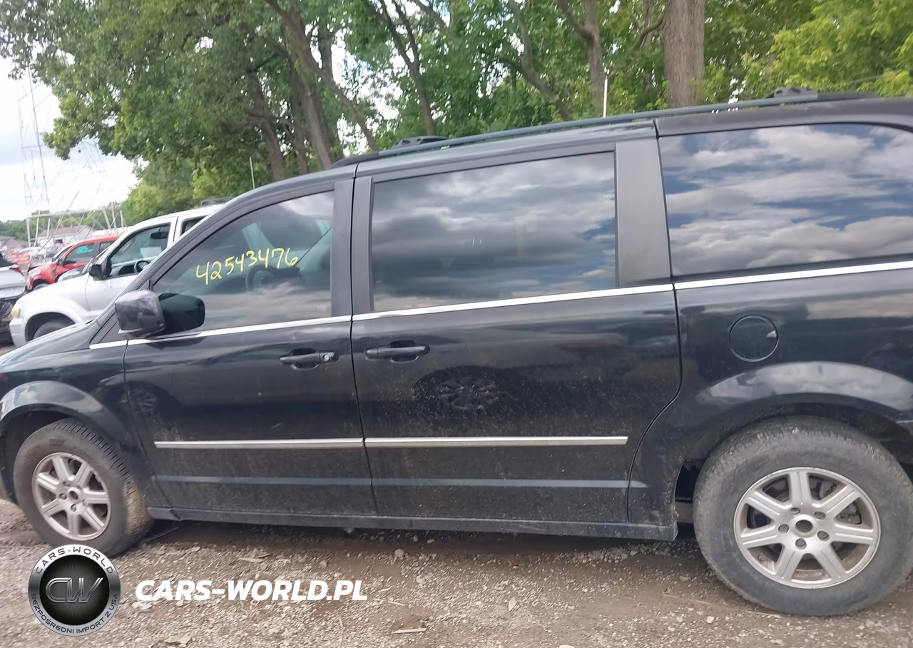 2010 Chrysler Town & Country Touring VIN:2A4RR5D15AR305122 - 14