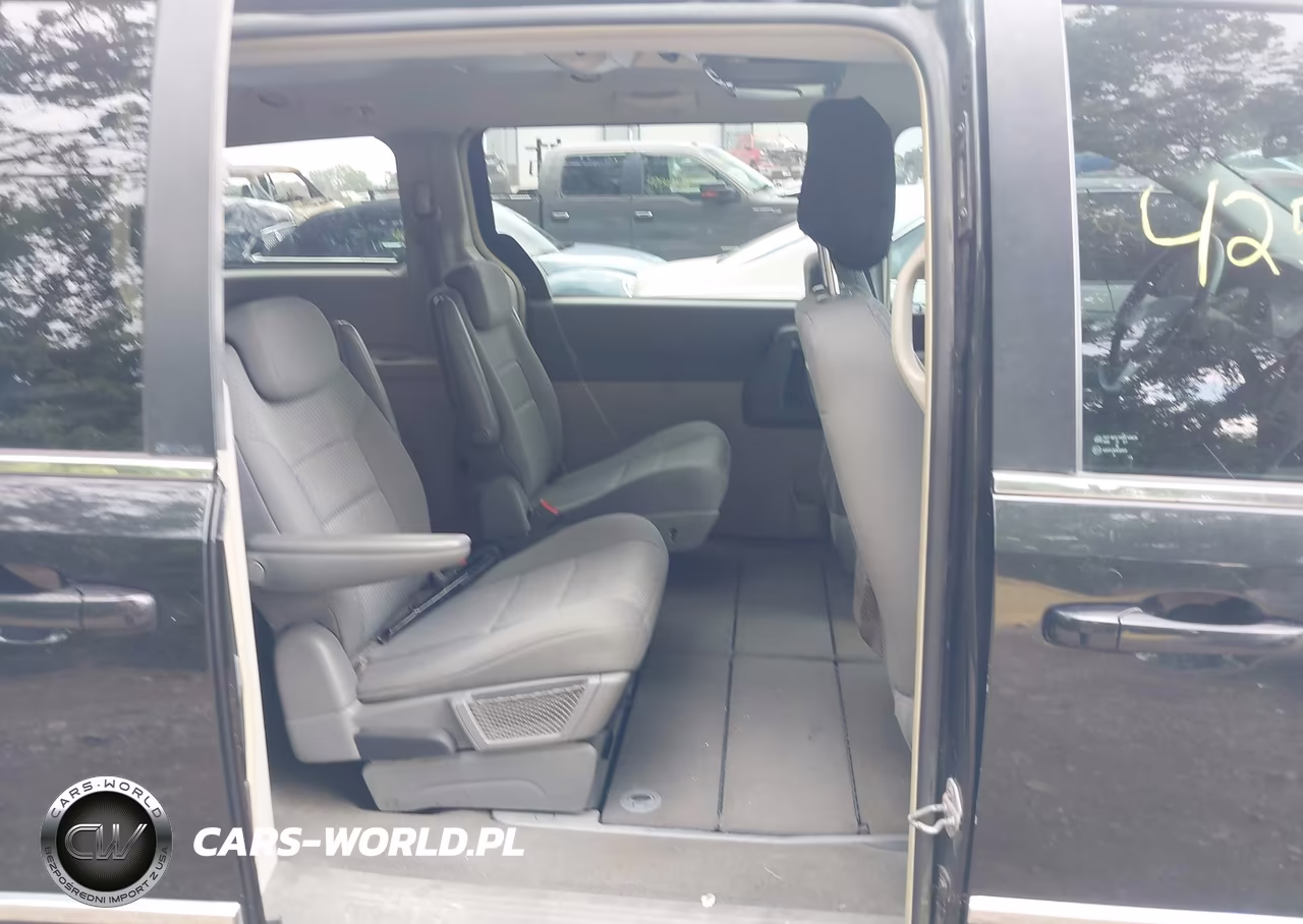 2010 Chrysler Town & Country Touring VIN:2A4RR5D15AR305122 - 8