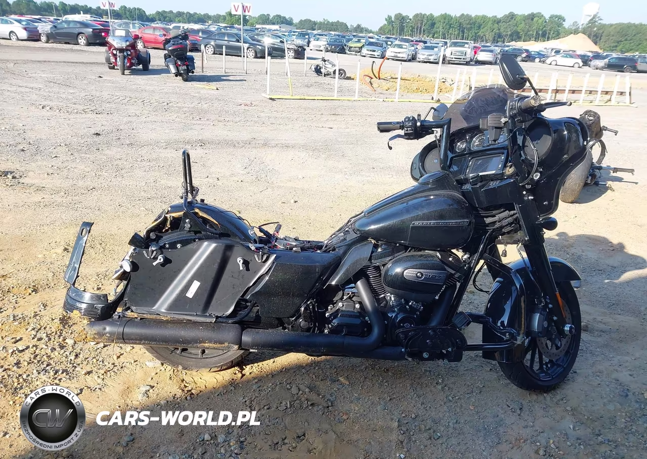 2018 Harley-Davidson Flhxs Street Glide Special VIN:1HD1KRC17JB667269 - 11