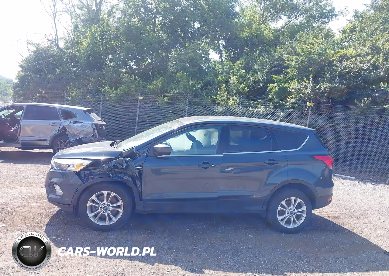 2019 Ford Escape Se VIN:1FMCU9GD9KUA94630 - 14