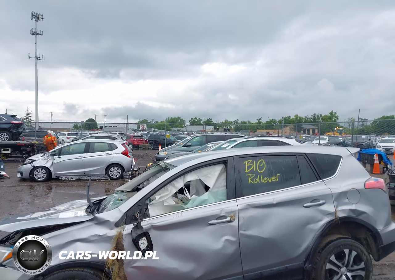 2018 Toyota Rav4 Le VIN:2T3BFREV3JW709681 - 15