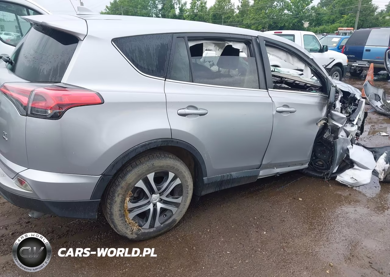 2018 Toyota Rav4 Le VIN:2T3BFREV3JW709681 - 4