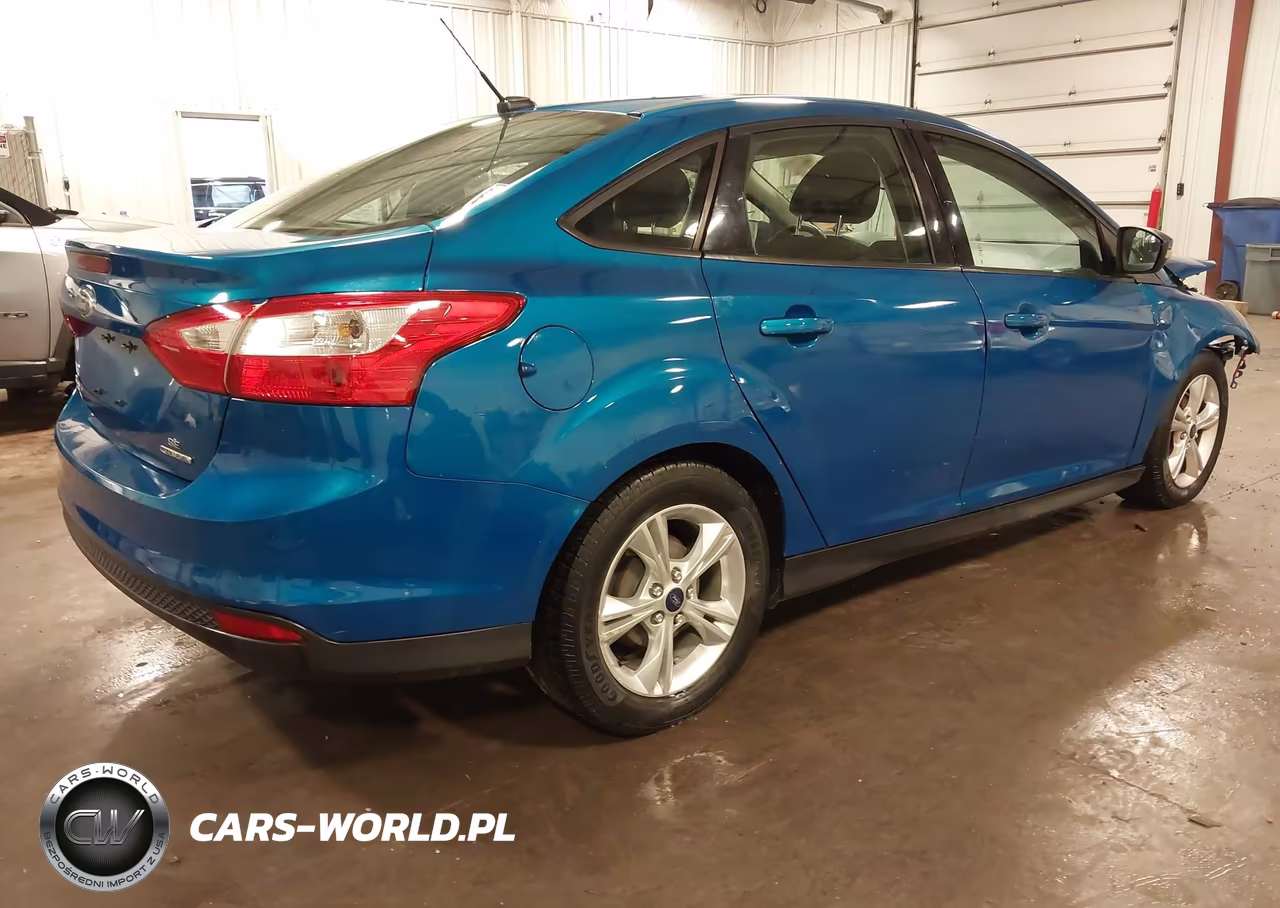 2014 Ford Focus Se VIN:1FADP3F23EL369695 - 4