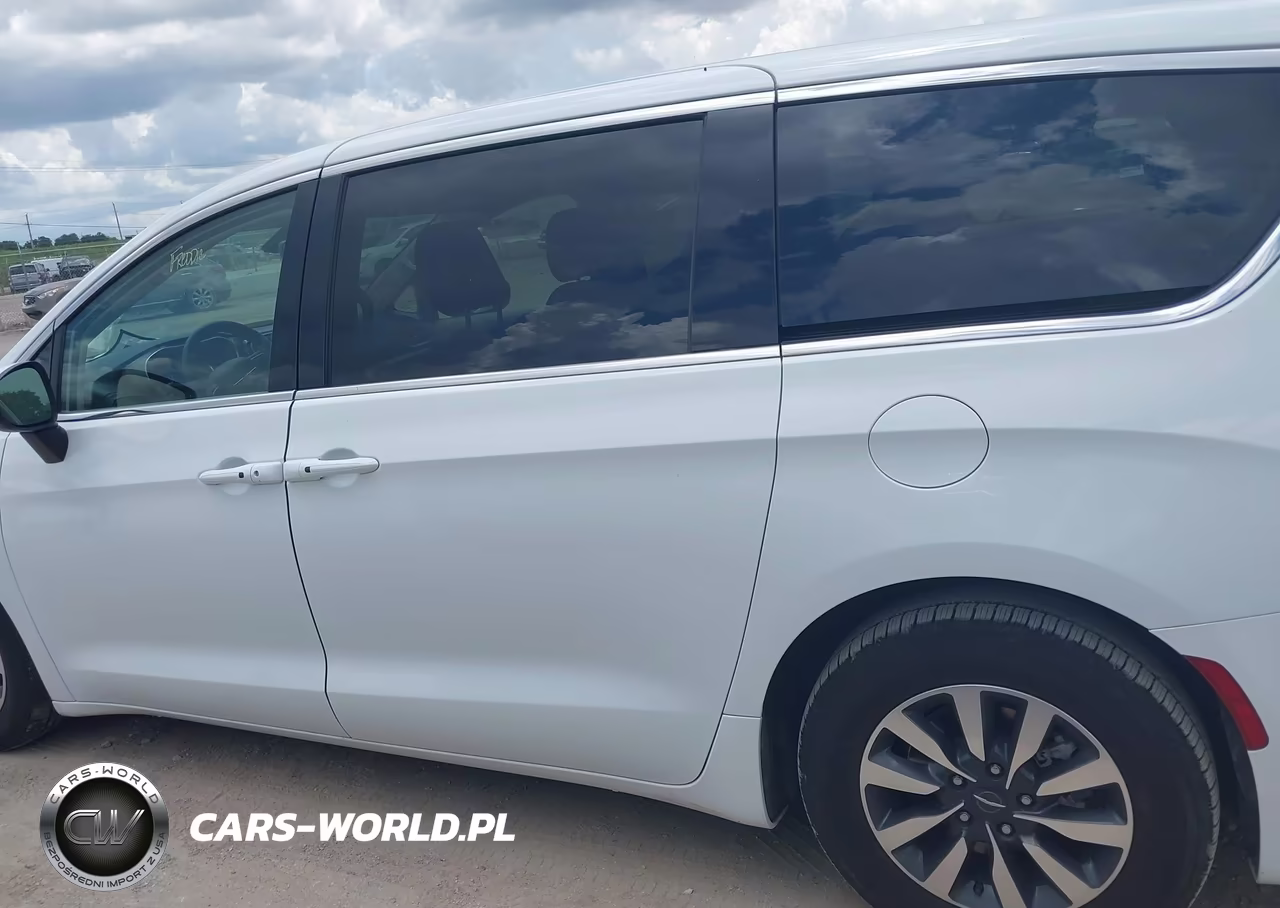 2023 Chrysler Pacifica Hybrid Touring L VIN:2C4RC1L71PR622474 - 14