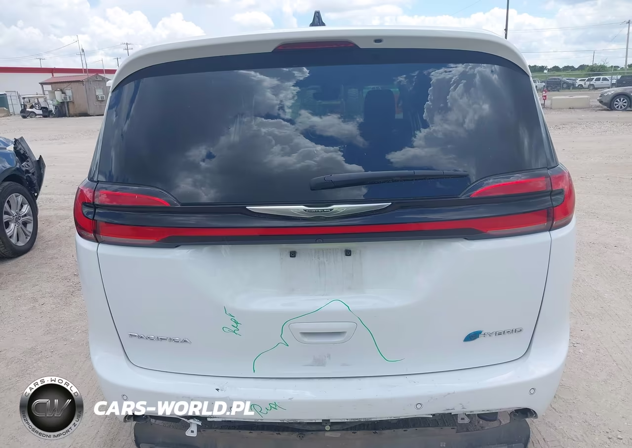 2023 Chrysler Pacifica Hybrid Touring L VIN:2C4RC1L71PR622474 - 16