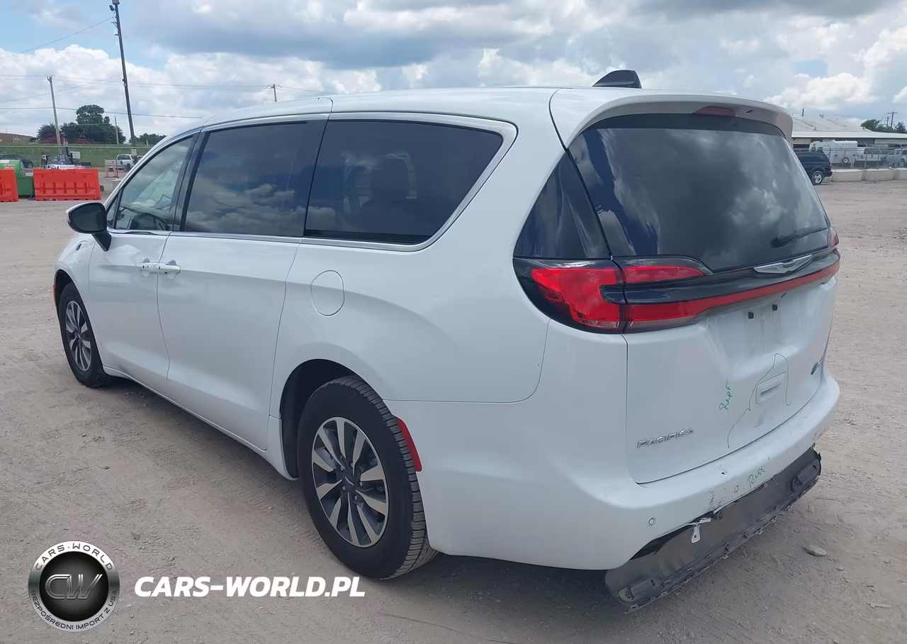 2023 Chrysler Pacifica Hybrid Touring L VIN:2C4RC1L71PR622474 - 3