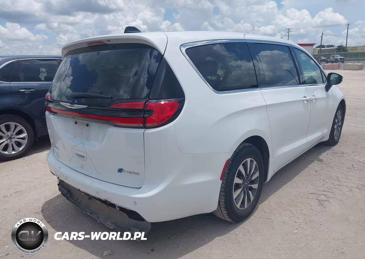 2023 Chrysler Pacifica Hybrid Touring L VIN:2C4RC1L71PR622474 - 4