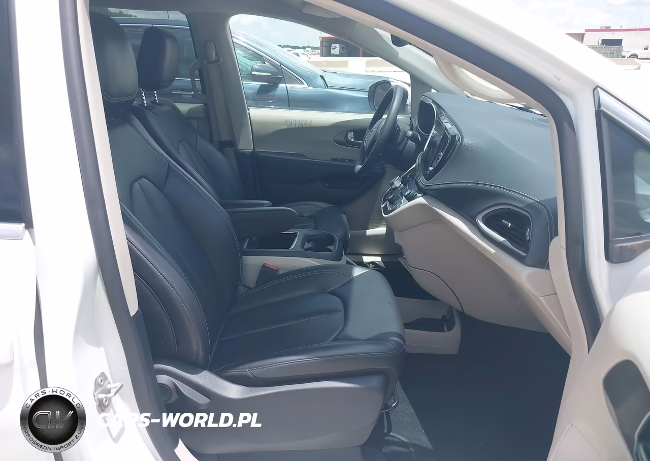 2023 Chrysler Pacifica Hybrid Touring L VIN:2C4RC1L71PR622474 - 5