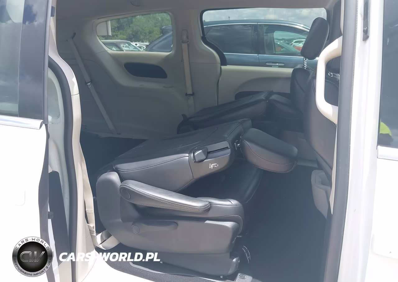 2023 Chrysler Pacifica Hybrid Touring L VIN:2C4RC1L71PR622474 - 8