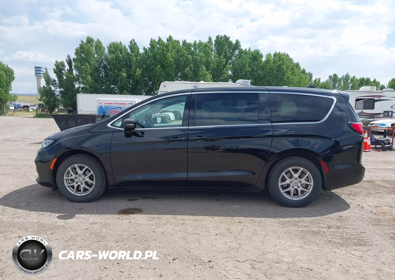 2024 Chrysler Pacifica Touring L VIN:2C4RC1BG9RR149489 - 15