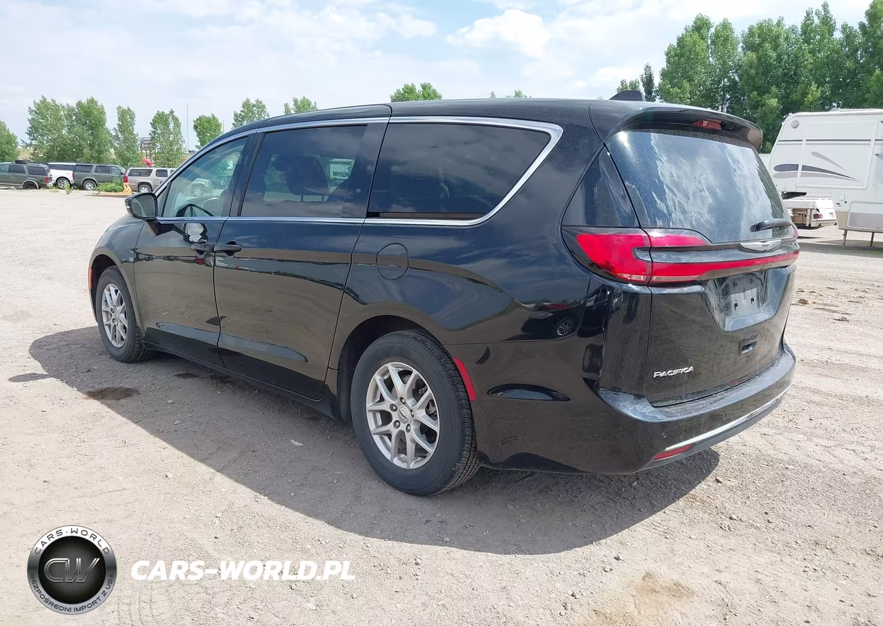 2024 Chrysler Pacifica Touring L VIN:2C4RC1BG9RR149489 - 3