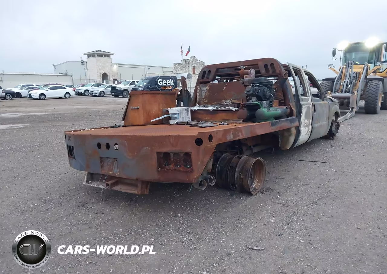 2011 Ford F-350 Chassis Xl VIN:1FD8W3GT6BEB66592 - 4