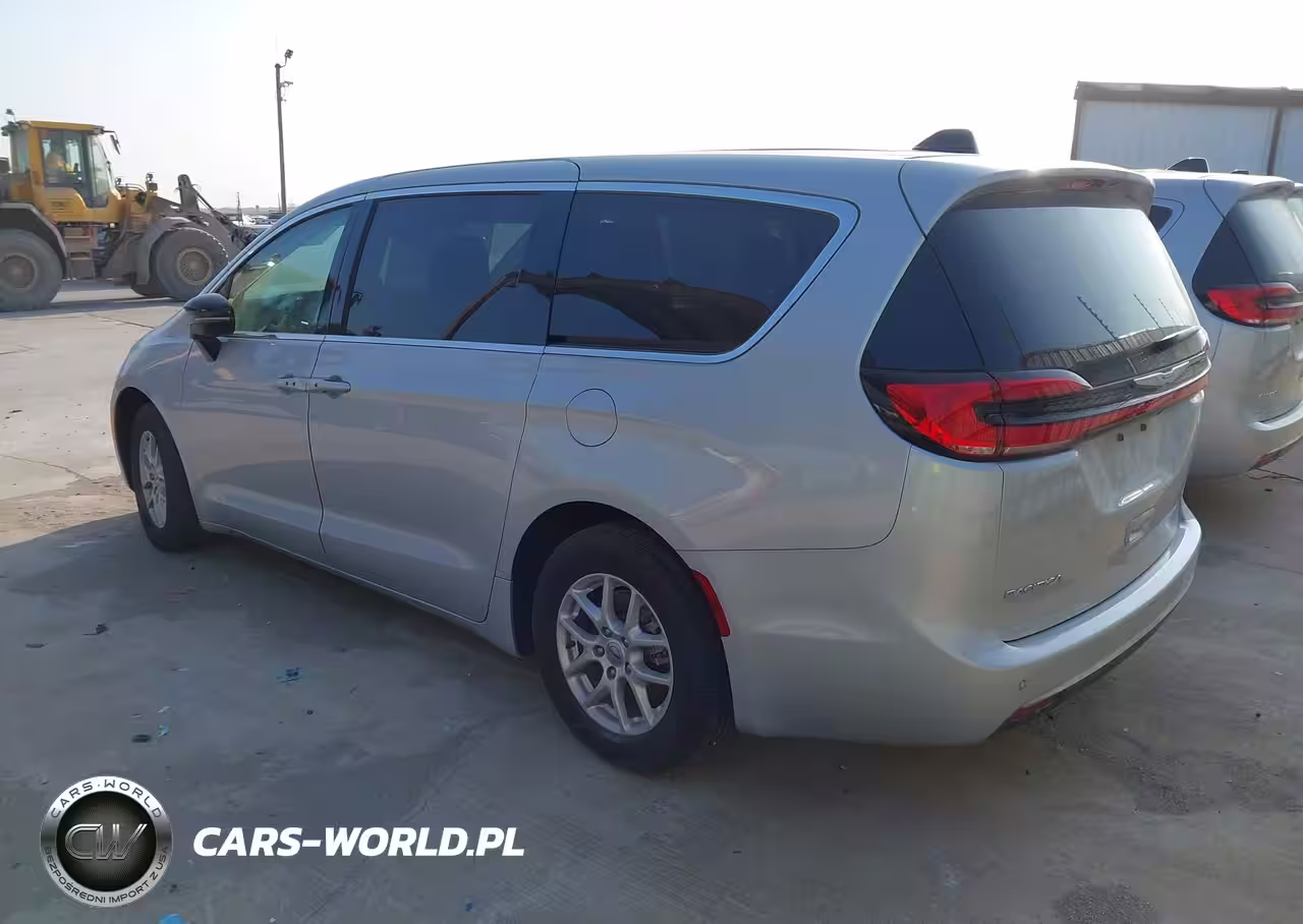 2024 Chrysler Pacifica Touring L VIN:2C4RC1BG9RR163151 - 3