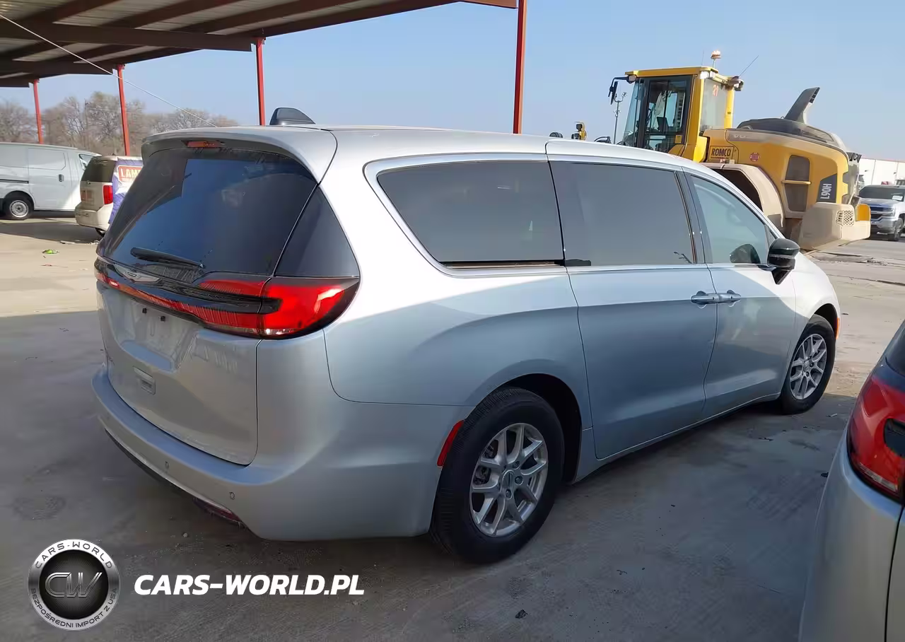 2024 Chrysler Pacifica Touring L VIN:2C4RC1BG9RR163151 - 4