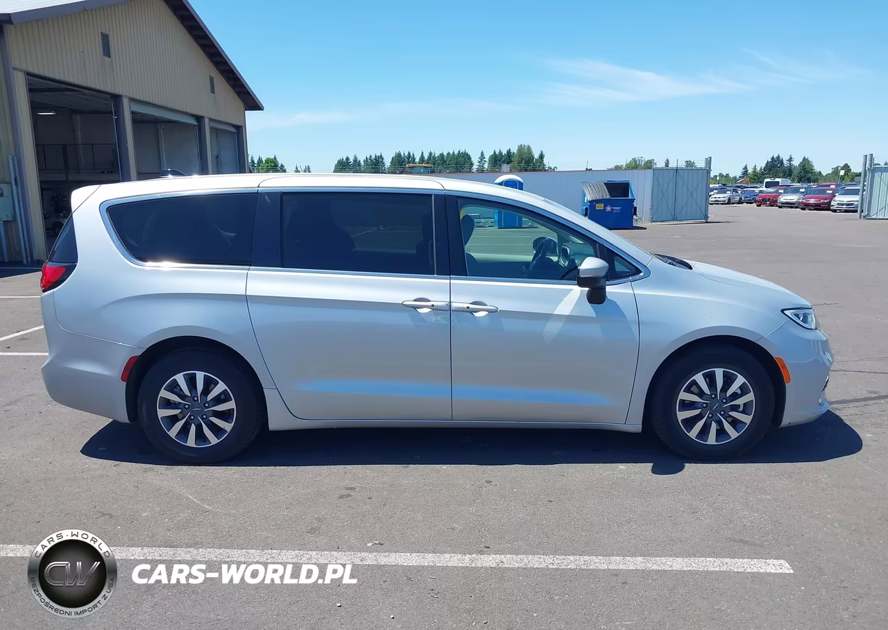 2023 Chrysler Pacifica Hybrid Touring L VIN:2C4RC1L75PR614460 - 13