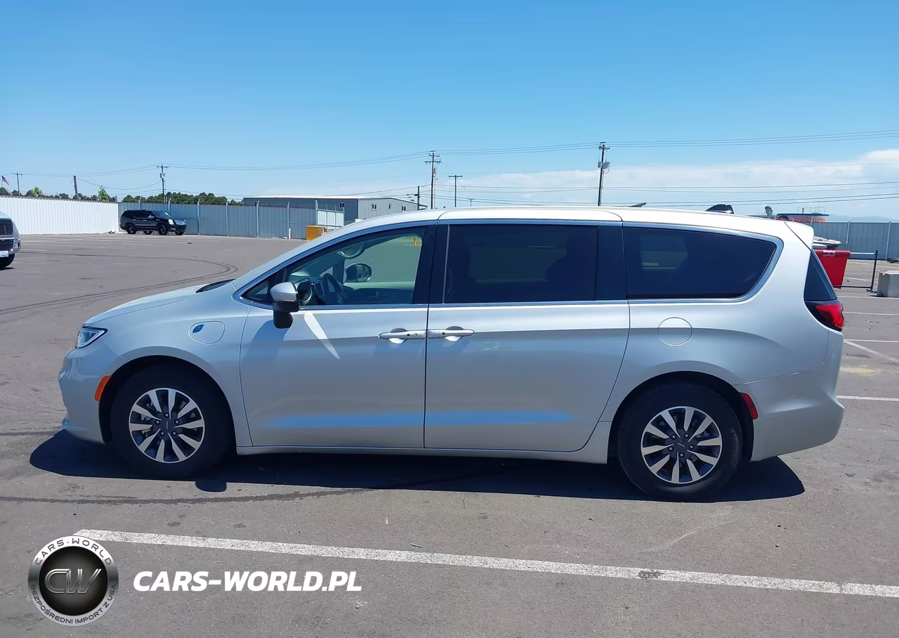 2023 Chrysler Pacifica Hybrid Touring L VIN:2C4RC1L75PR614460 - 14
