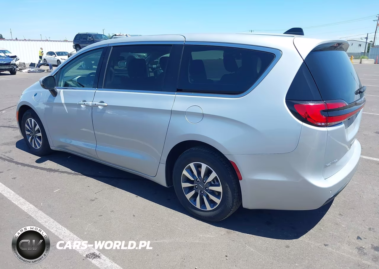 2023 Chrysler Pacifica Hybrid Touring L VIN:2C4RC1L75PR614460 - 3