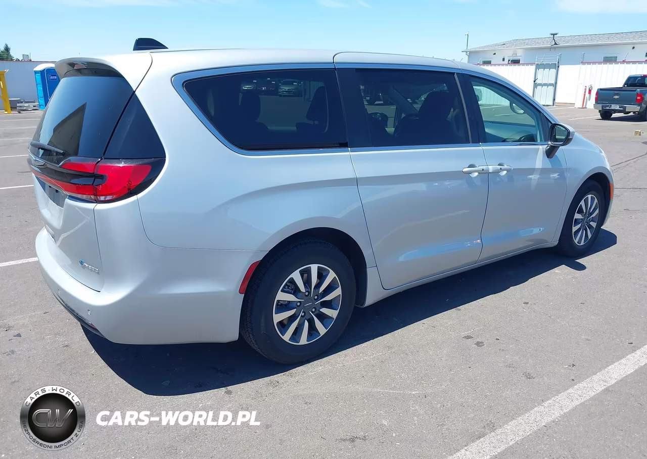 2023 Chrysler Pacifica Hybrid Touring L VIN:2C4RC1L75PR614460 - 4
