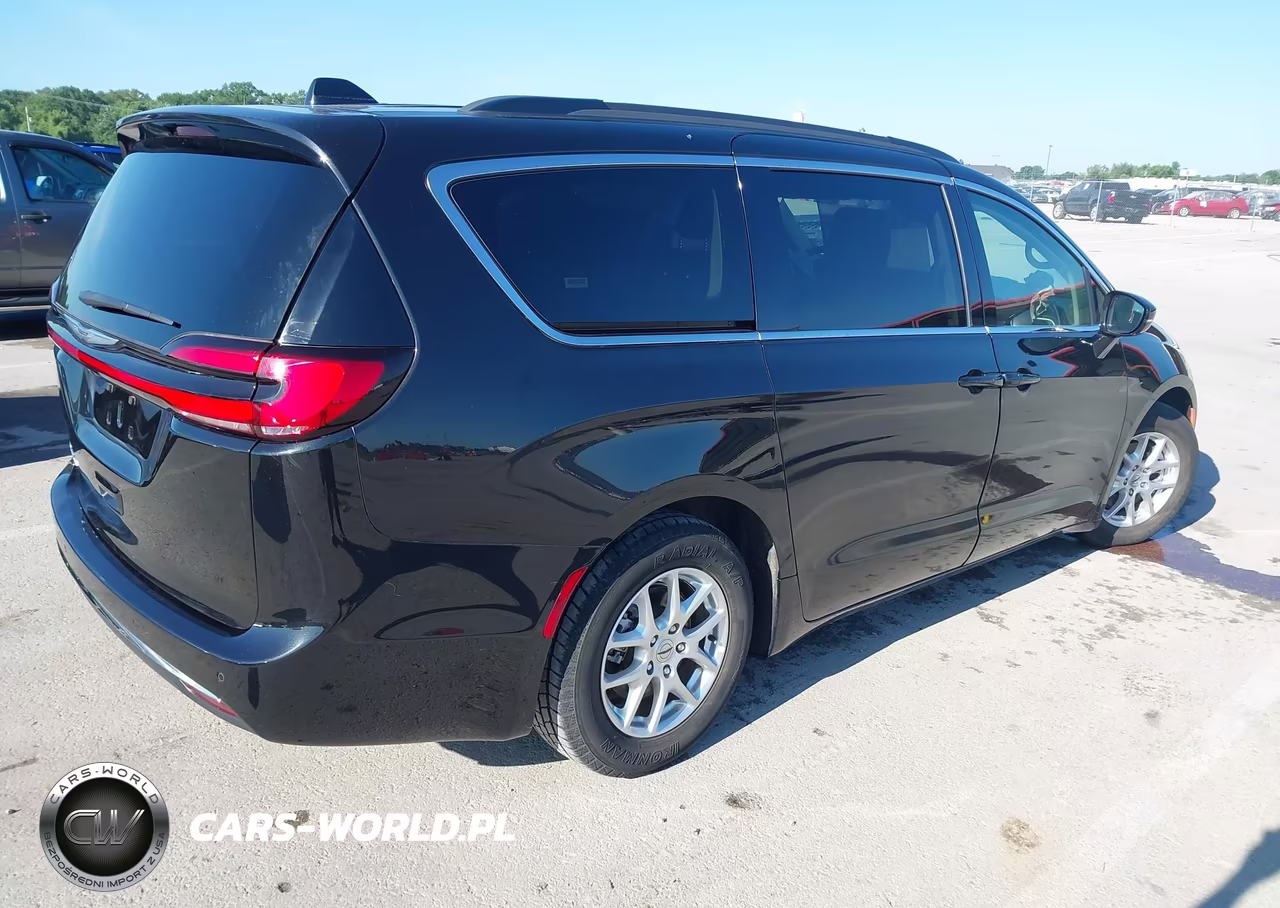 2022 Chrysler Pacifica Touring L VIN:2C4RC1BG1NR125679 - 4