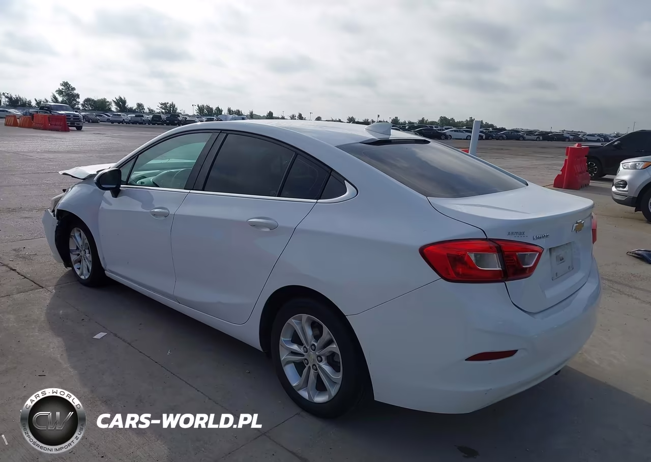 2019 Chevrolet Cruze Lt VIN:1G1BE5SM3K7100409 - 3