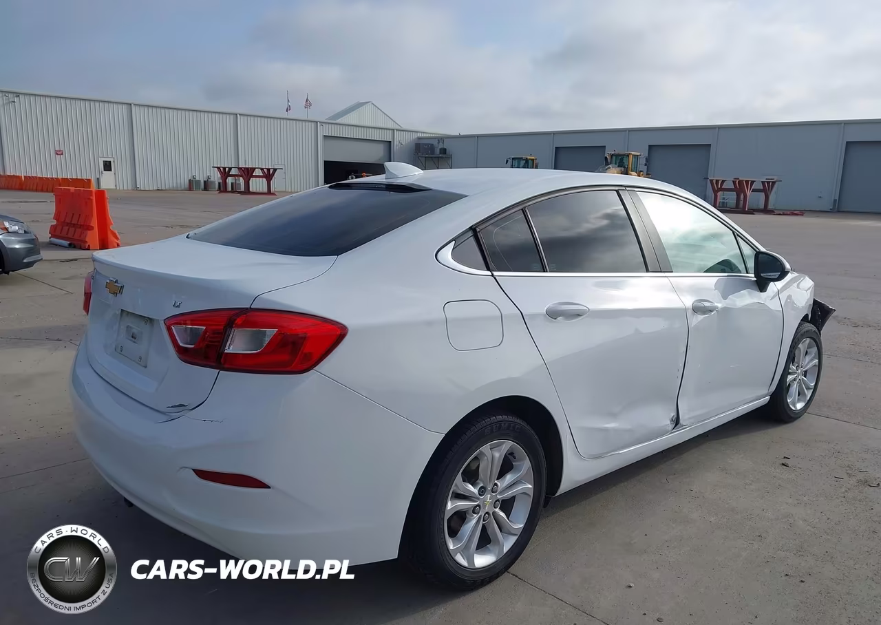 2019 Chevrolet Cruze Lt VIN:1G1BE5SM3K7100409 - 4