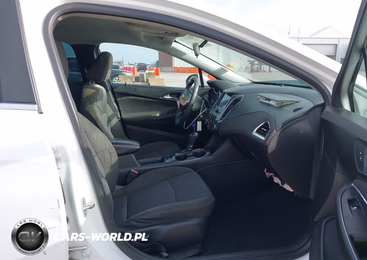 2019 Chevrolet Cruze Lt VIN:1G1BE5SM3K7100409 - 5