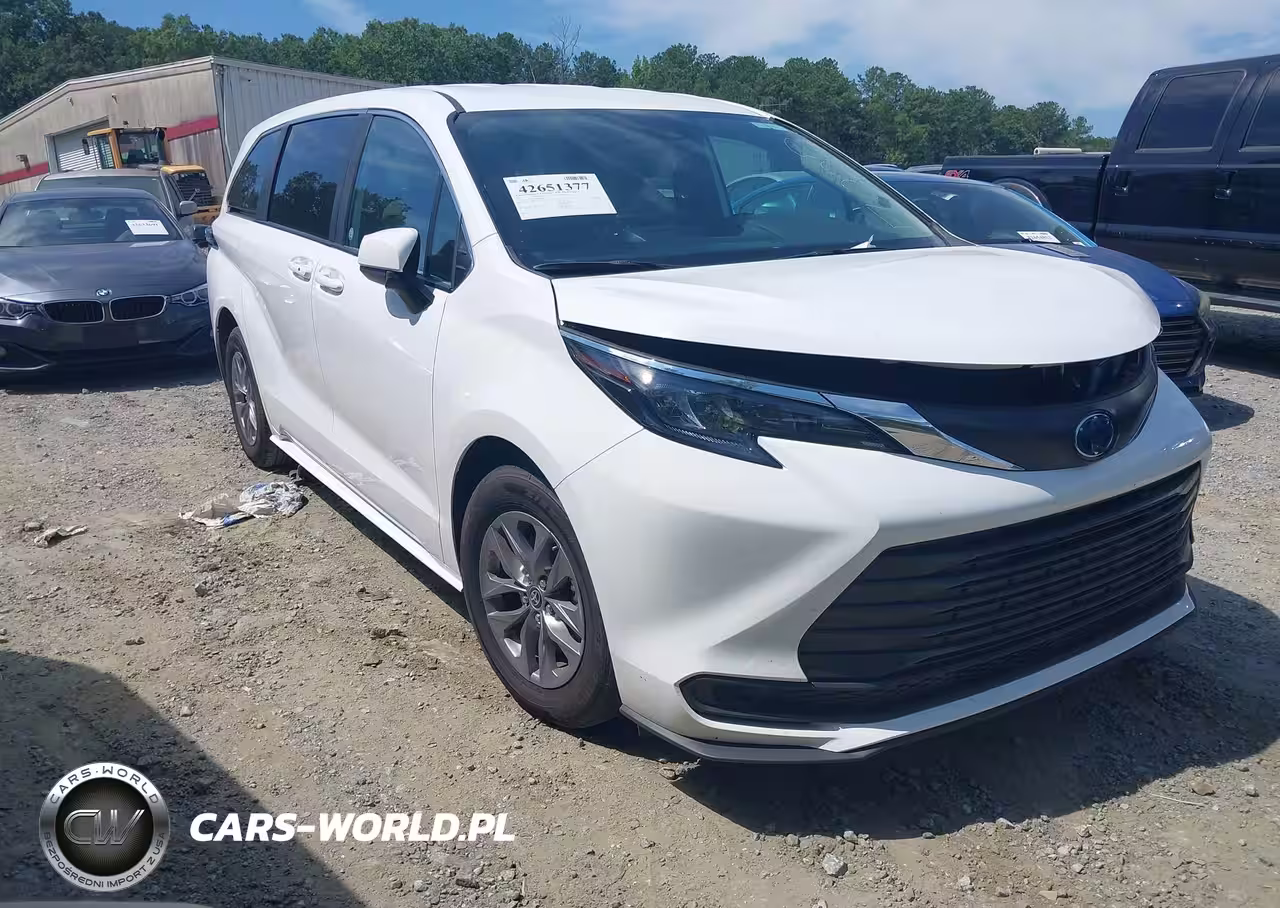 2025 Toyota Sienna Le – zdjęcie 1 z 11