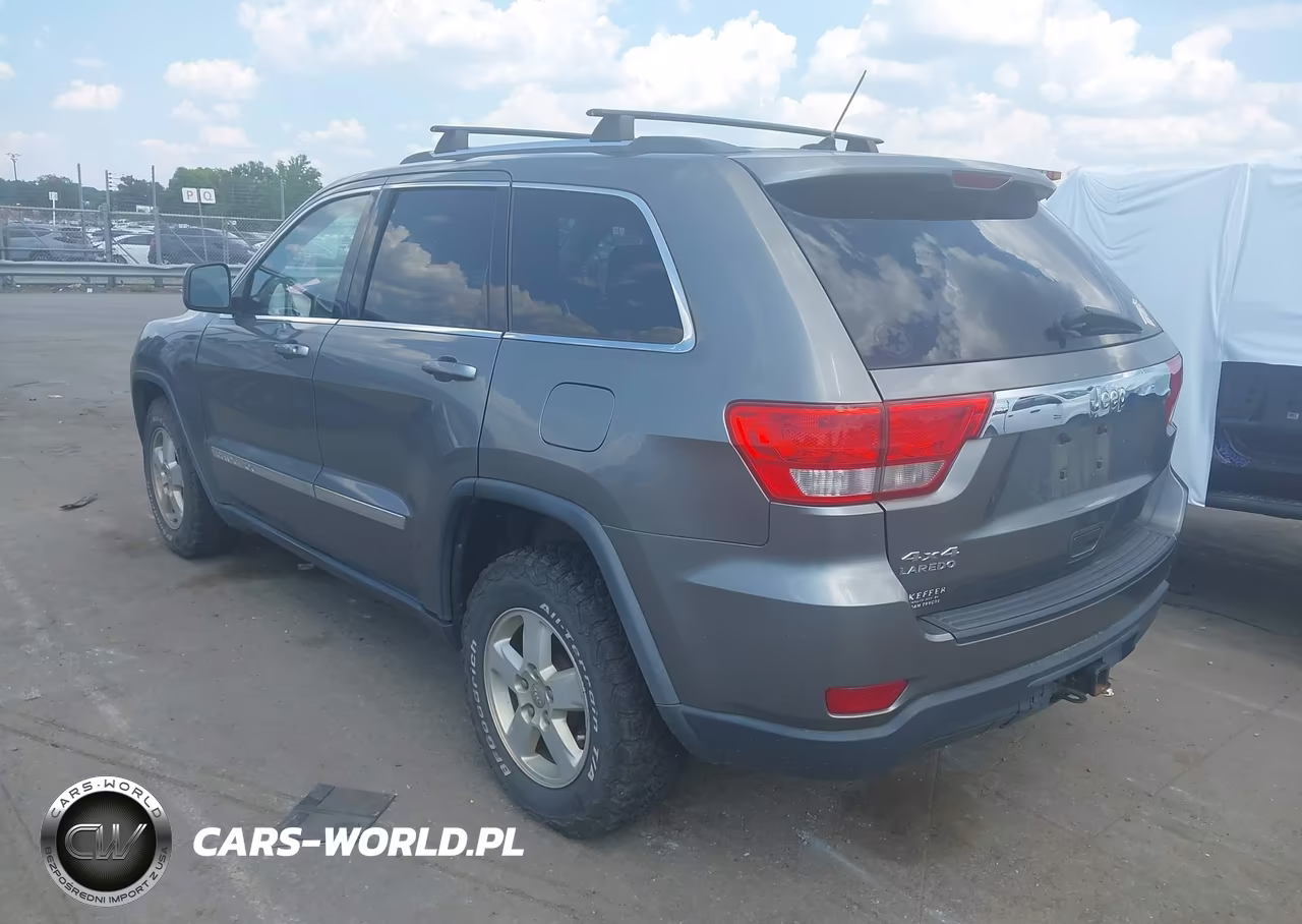2013 Jeep Grand Cherokee Laredo VIN:1C4RJFAGXDC583622 - 3