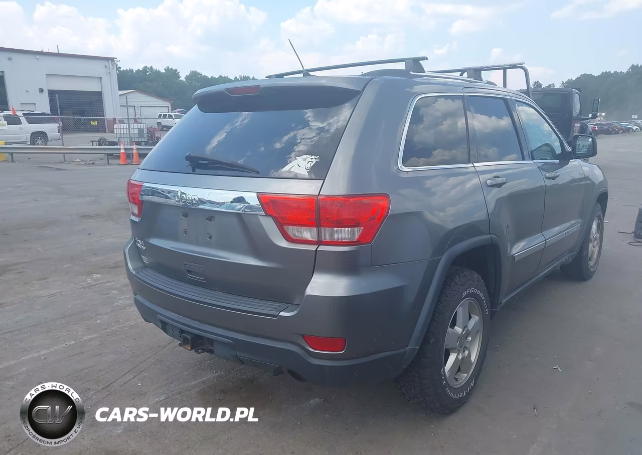 2013 Jeep Grand Cherokee Laredo VIN:1C4RJFAGXDC583622 - 4