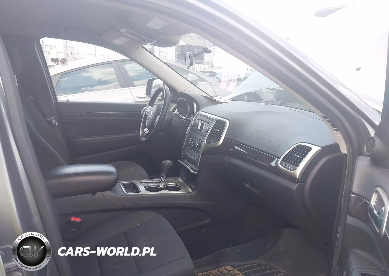 2013 Jeep Grand Cherokee Laredo VIN:1C4RJFAGXDC583622 - 5