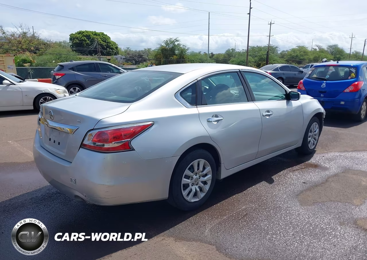 2015 Nissan Altima 2.5 S VIN:1N4AL3AP1FC213822 - 4