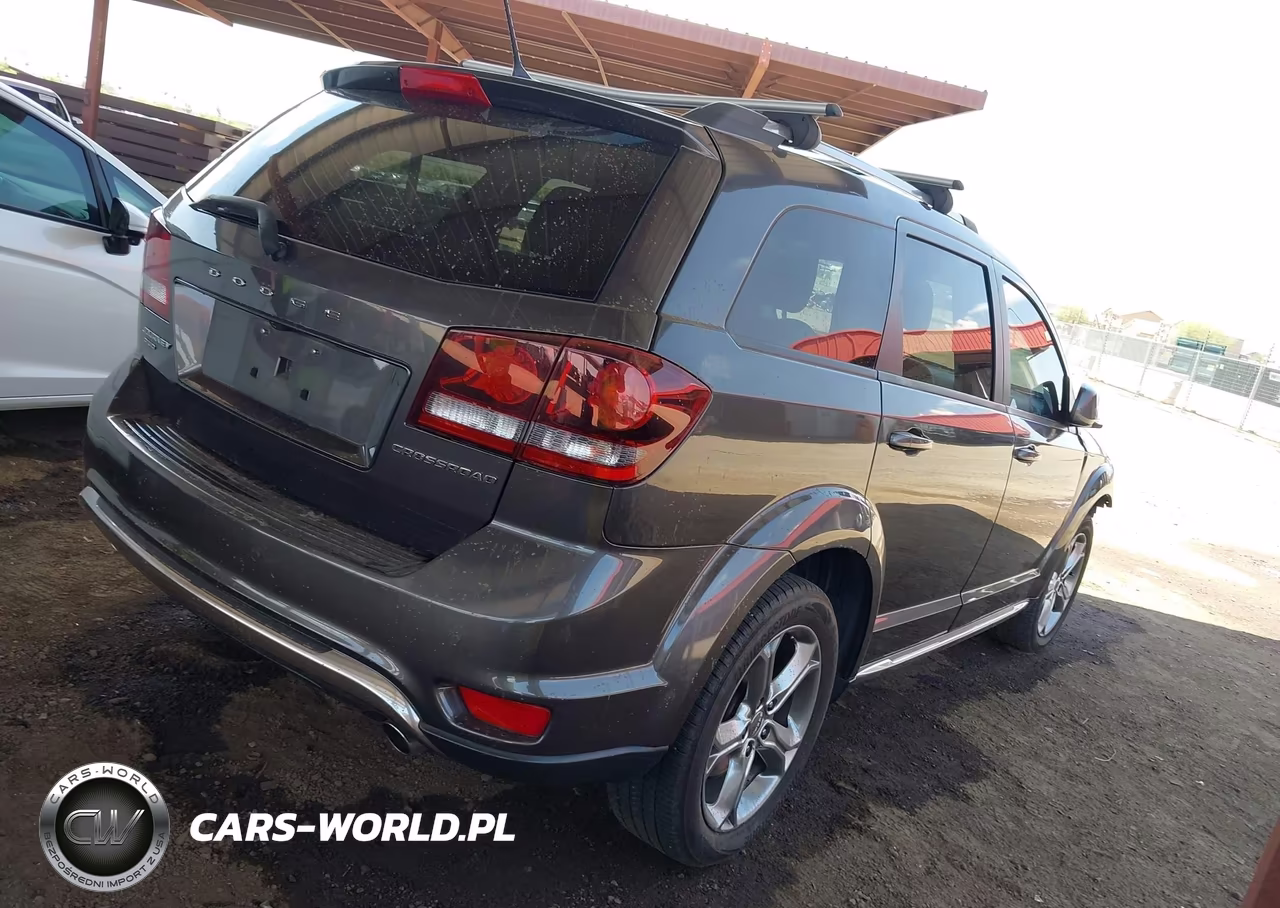 2017 Dodge Journey Crossroad Plus Awd VIN:3C4PDDGG8HT564975 - 4