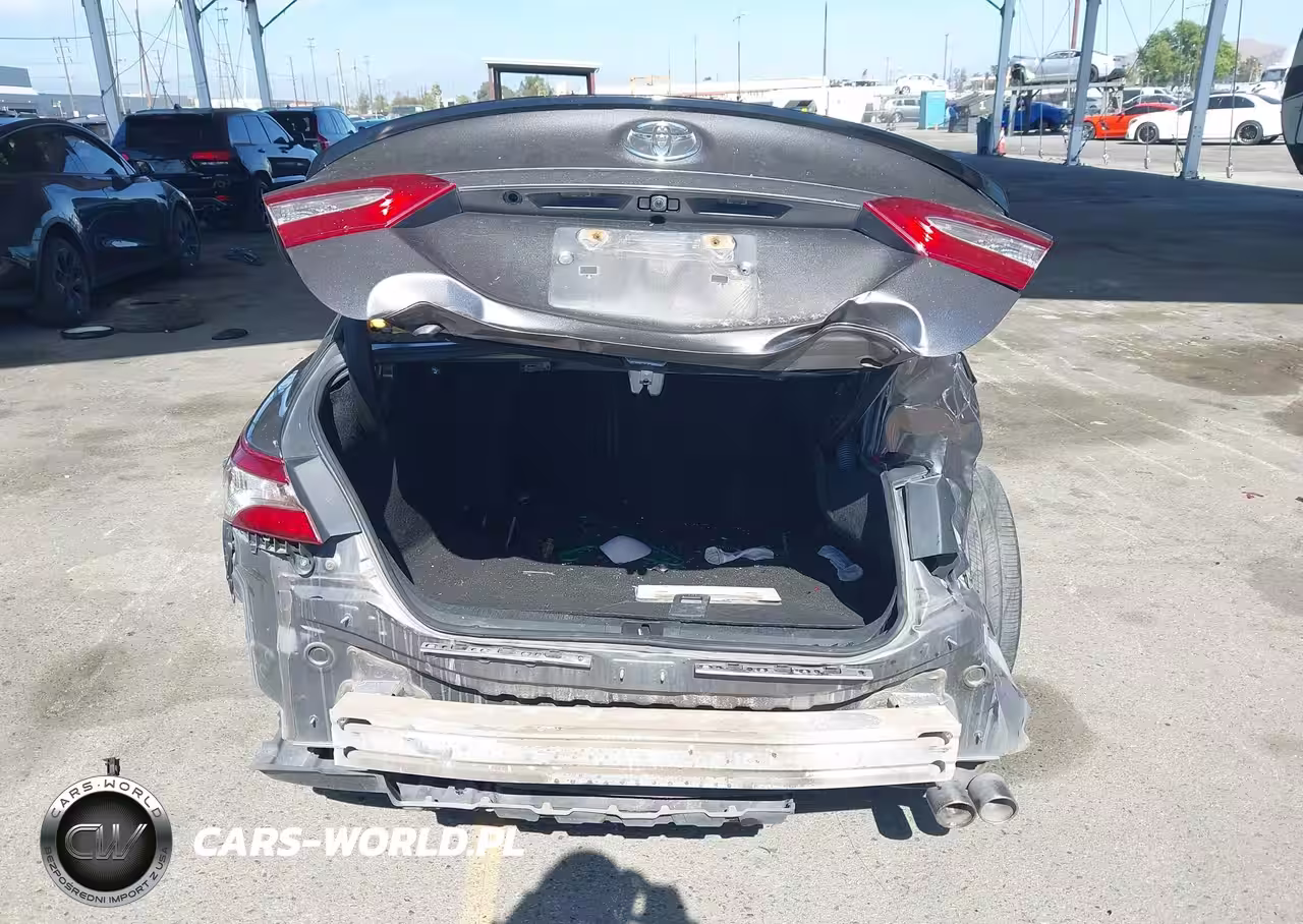 2018 Toyota Camry Se VIN:4T1B11HK4JU014085 - 16