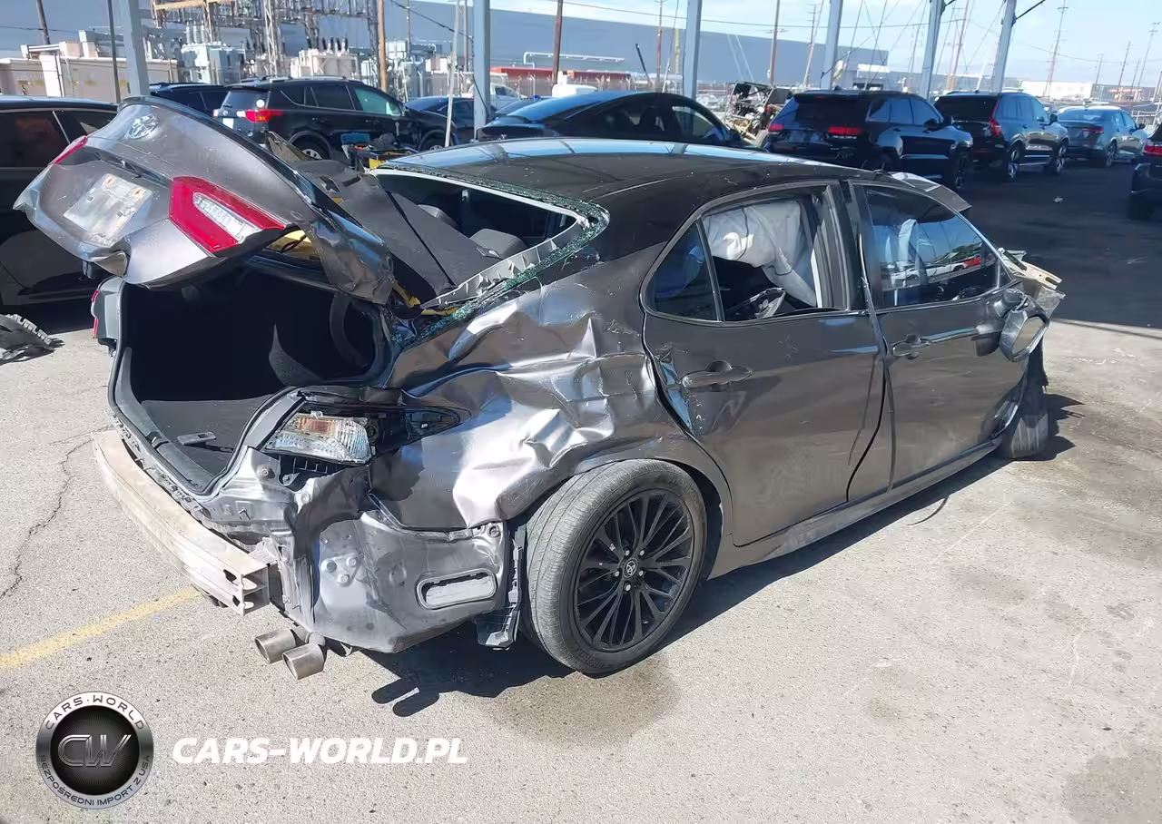 2018 Toyota Camry Se VIN:4T1B11HK4JU014085 - 4