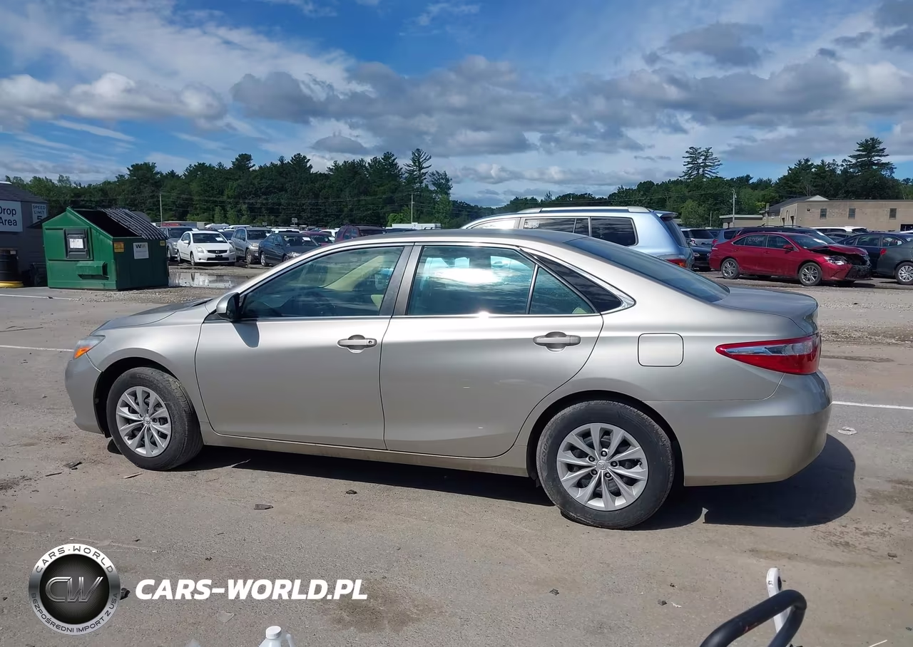 2017 Toyota Camry Le VIN:4T1BF1FKXHU749569 - 14