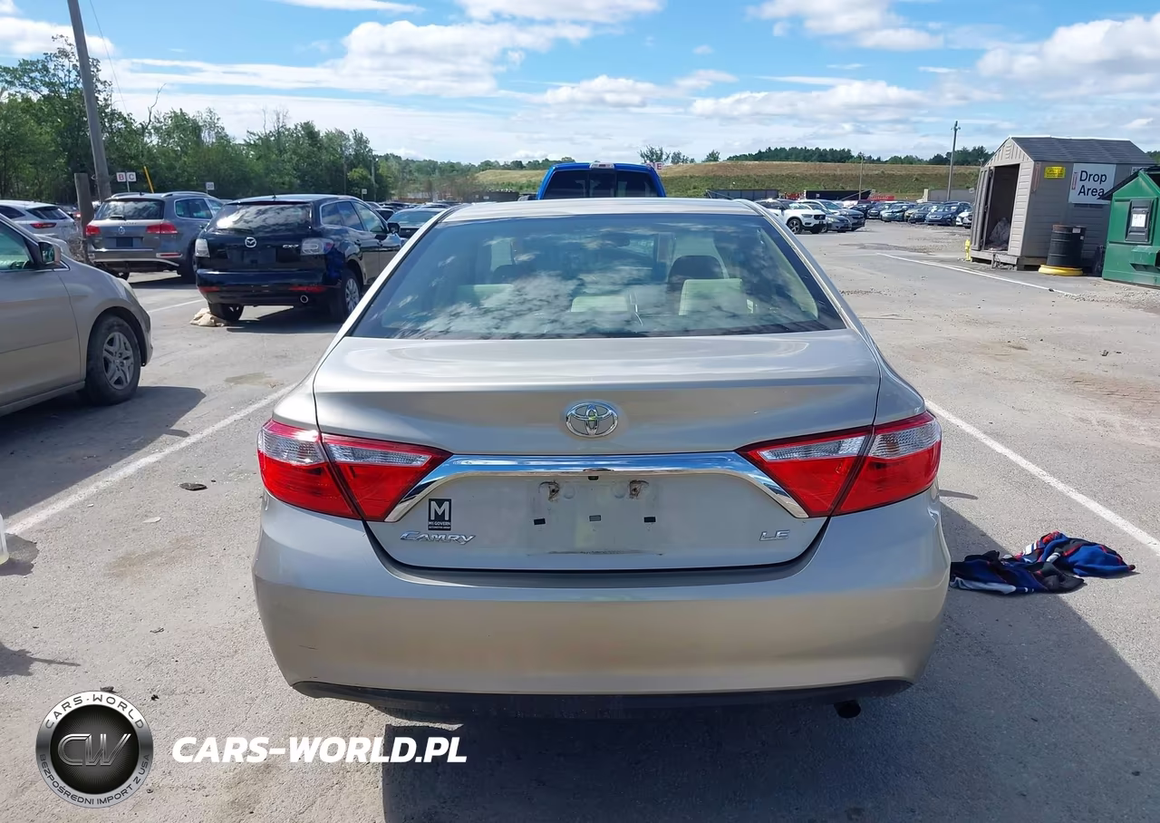 2017 Toyota Camry Le VIN:4T1BF1FKXHU749569 - 16