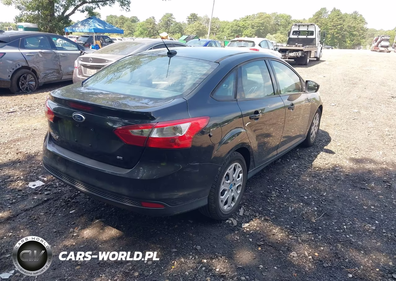 2012 Ford Focus Se VIN:1FAHP3F27CL269758 - 4