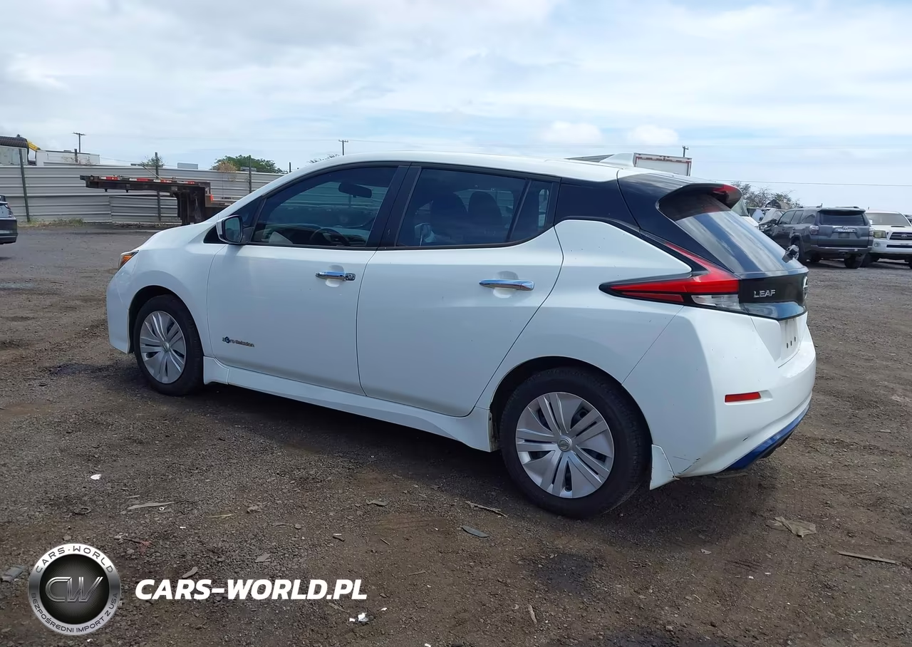 2018 Nissan Leaf S VIN:1N4AZ1CP8JC304644 - 3