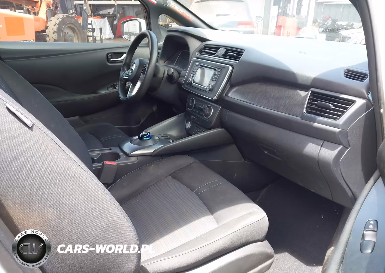 2018 Nissan Leaf S VIN:1N4AZ1CP8JC304644 - 5