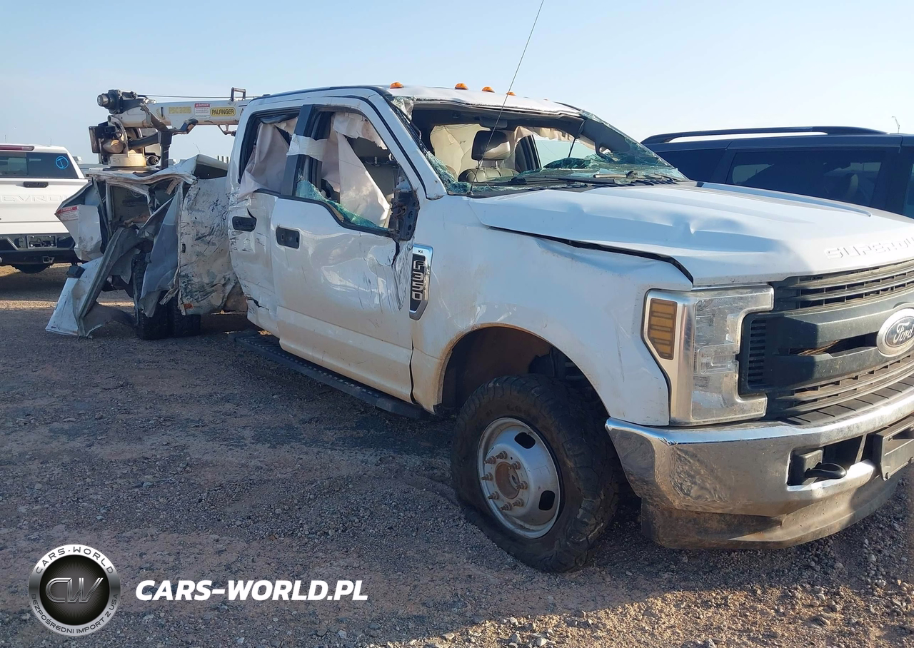 2019 Ford F-350 Chassis Xl