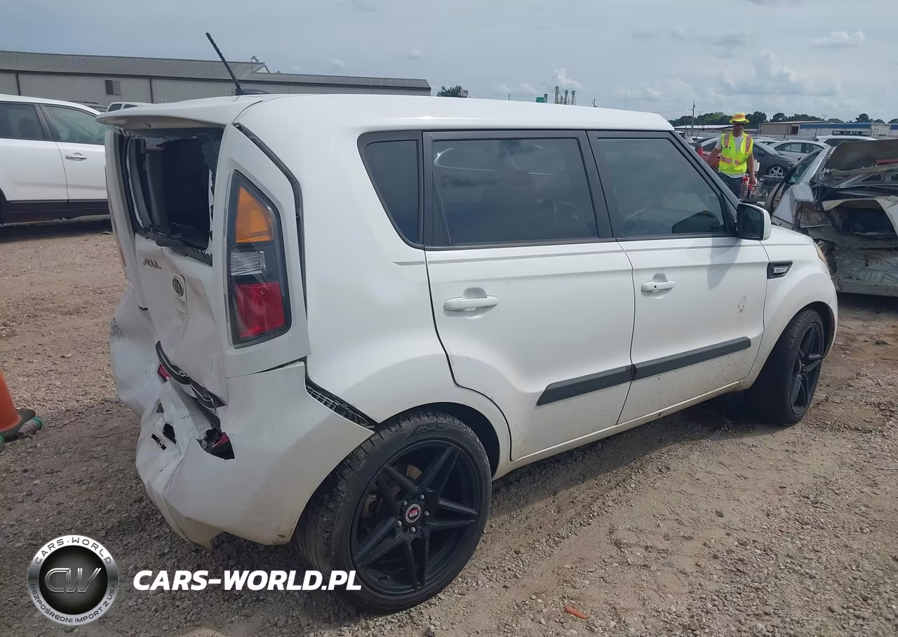 2011 Kia Soul + VIN:KNDJT2A25B7725921 - 4