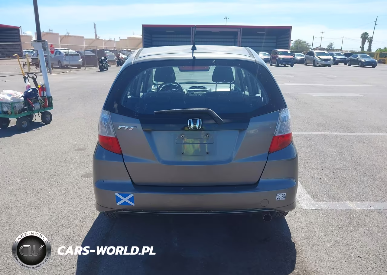 2013 Honda Fit VIN:JHMGE8H31DC060174 - 16