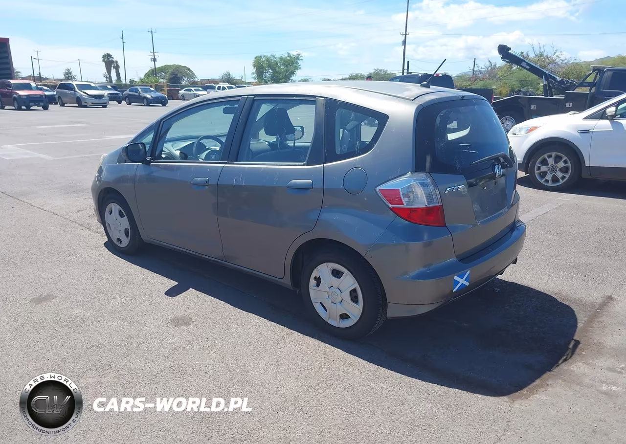 2013 Honda Fit VIN:JHMGE8H31DC060174 - 3