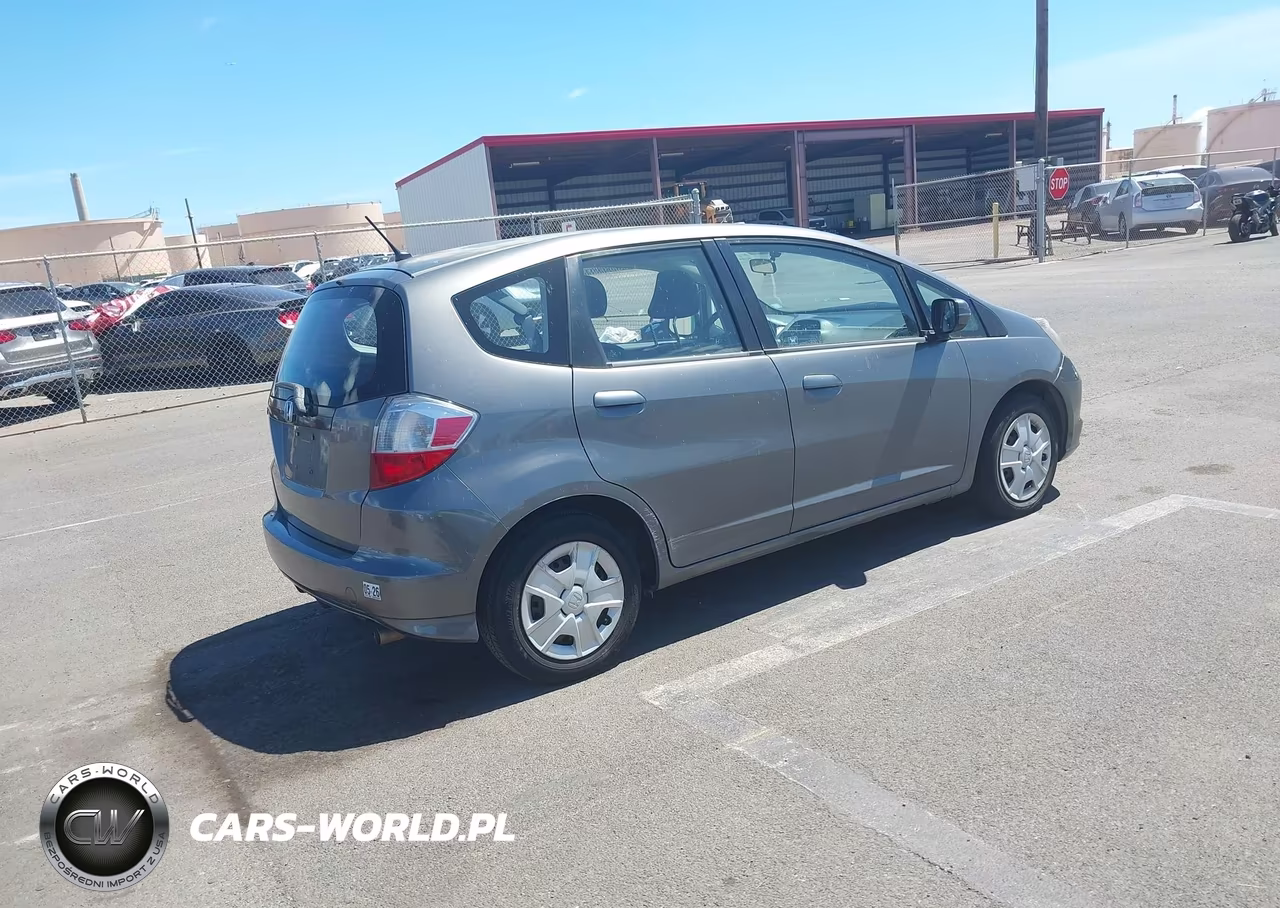 2013 Honda Fit VIN:JHMGE8H31DC060174 - 4