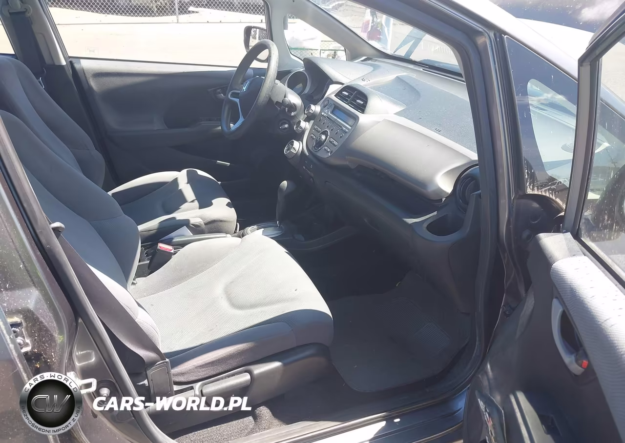 2013 Honda Fit VIN:JHMGE8H31DC060174 - 5